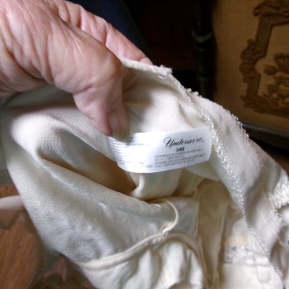 Vtg One piece shaper Underscore 34 B ivory lace bodice and legs - Picture 6 of 6